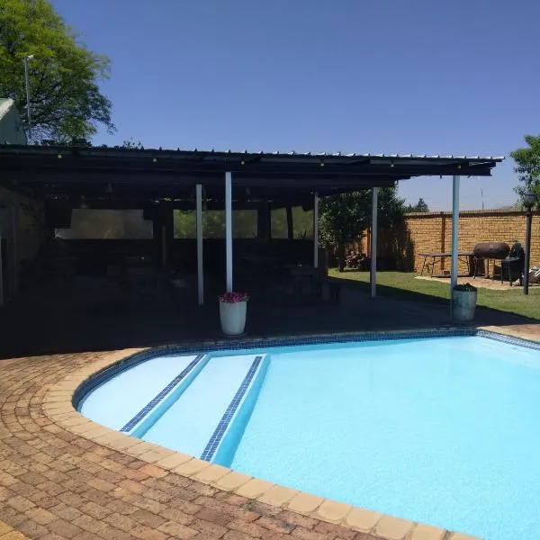 Rangers Airport Lodge, hotel in Benoni