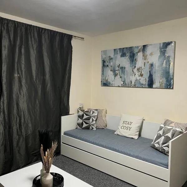 Spacious 3BR House - Sleeps 7 - Free Parking - Ideal for Groups - Manchester Gorton, hotel en Mánchester