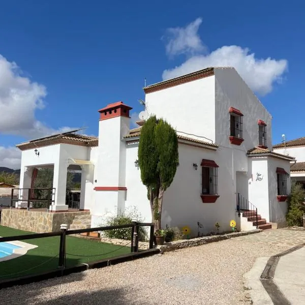 Agradable casa con piscina en la serranía., hotel en Arriate