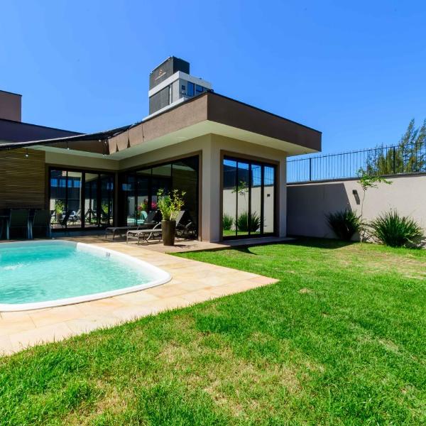 Casa na praia Brava com piscina e jardim WM9244