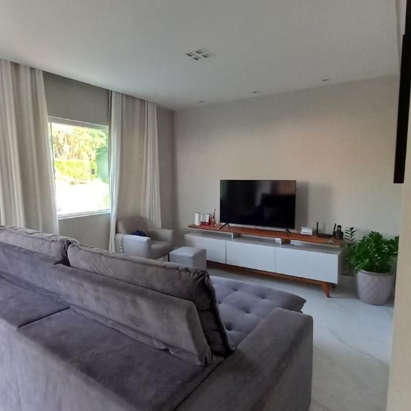 Casa em condomínio com área Gourmet, piscina e garagem