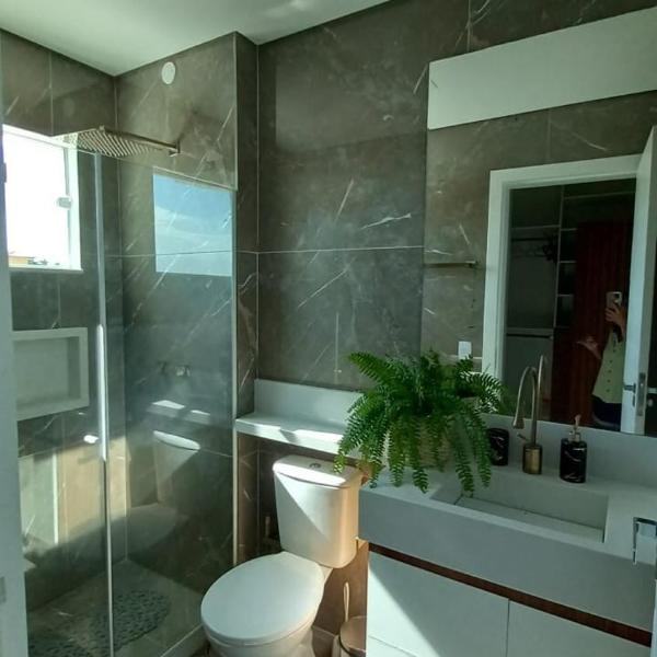 Casa em condomínio com área Gourmet, piscina e garagem - Foto 3
