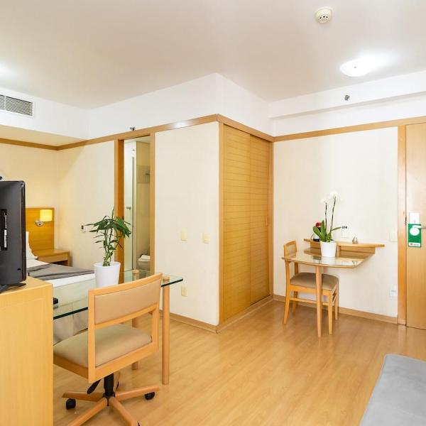 PC02-802 · Flat Eight Two com sacada ao lado da Paulista - Foto 3