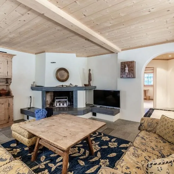 Laax Chalet by Quokka 360 - Charming Apartment with Private Patio, hotel v destinácii Laax