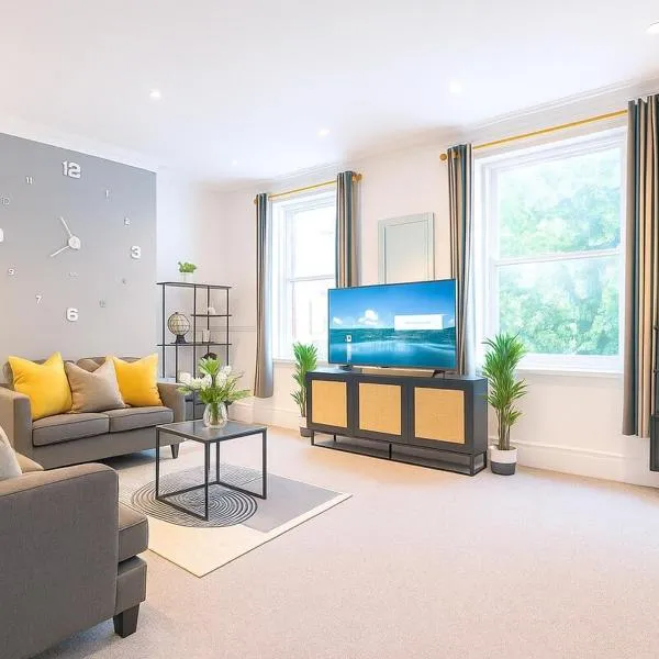 The Lytham Retreat - New! Spacious & Luxurious, Hotel in Lytham St Annes