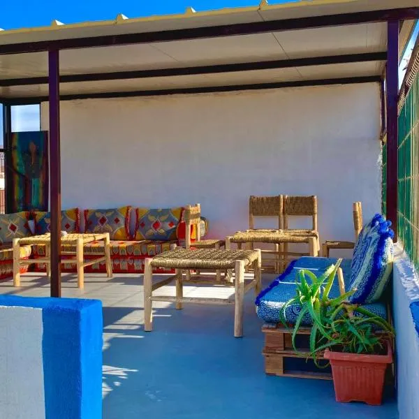 Titryte Hostel-chill rooftop and surf vibes, hotel in Aourir