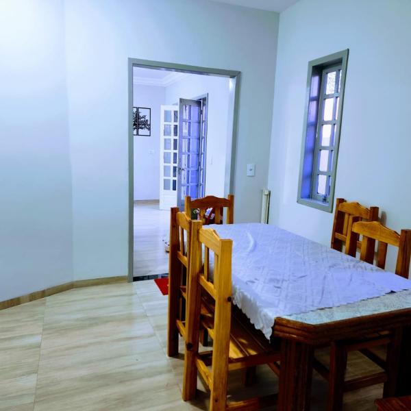 Casa em Foz do Iguaçu Sobrado 3 quartos ,nós fundos de uma casa Top
