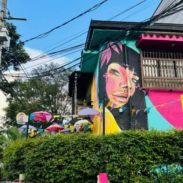 Baku Laureles Hostel, hôtel à Medellín