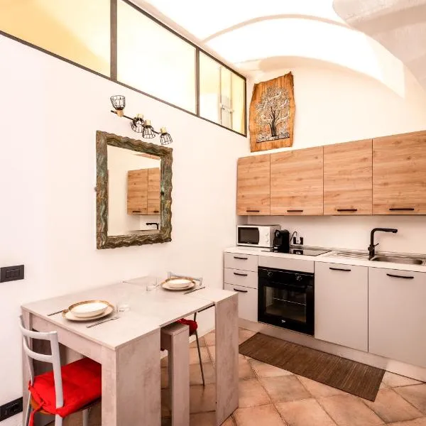 Appartamenti in Centro Storico a 15 min Dal Lago d'Iseo - Free Wi-Fi - AC, hotel in Palazzolo sullʼOglio