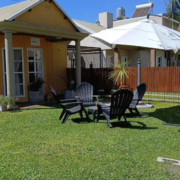 Alojamiento Turístico Los Pinos, hotel in Villa Elisa