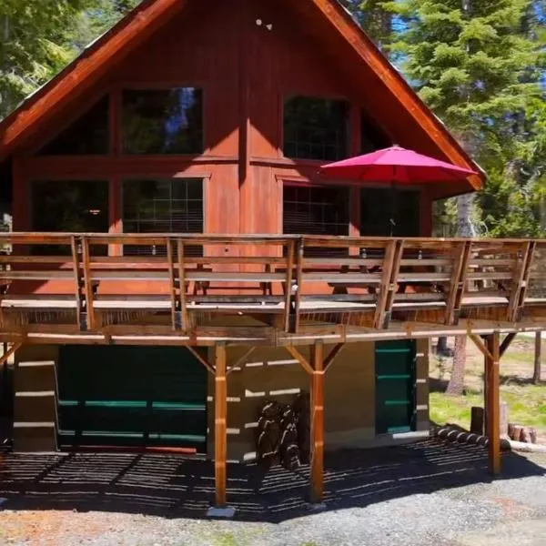 Little Bear Lodge, Located in Ponderosa California、Springvilleのホテル