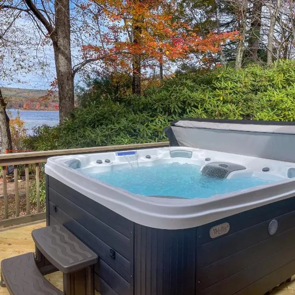 Lakefront Family Home, Kayaks, Hot Tub, Fireplace, hotel en Lake Ariel