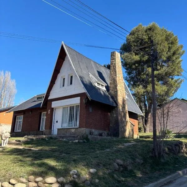 Cabaña para 4 personas, zona centro, vista al Rio Aluminé, khách sạn ở Aluminé