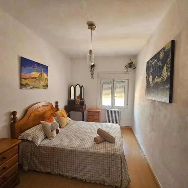 Casa Rural "AMARA" Bardenas, hotel v destinaci Valtierra