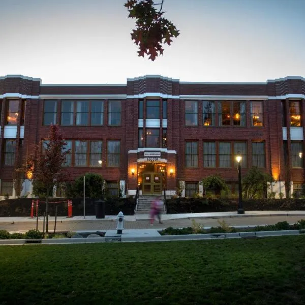 McMenamins Anderson School, hotel in Woodinville