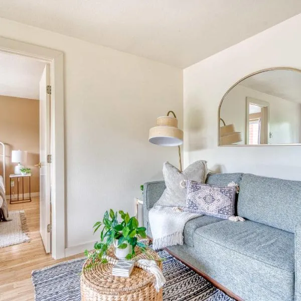 Stay Portland - Adorable Bright 1 Bed Near OHSU, hotel in Portland