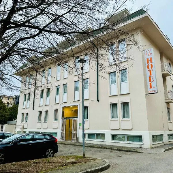 Hotel Kristall, hotel in Corsico