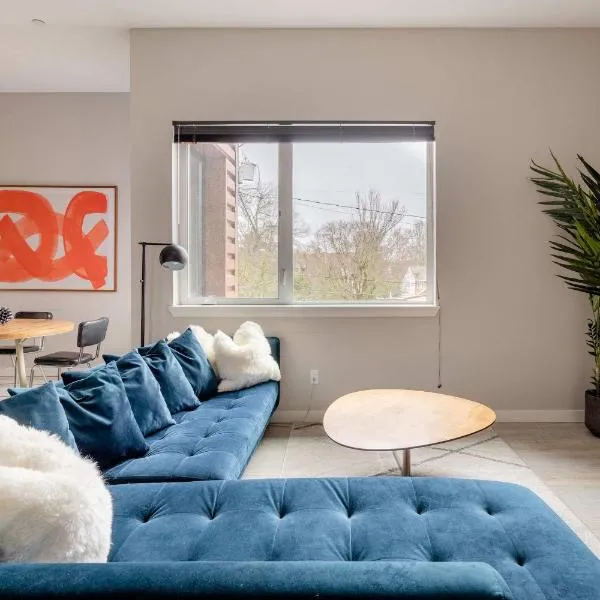 Stay Portland - Retro Modern 2-Bedroom with 90 WalkScore, hotel in Portland