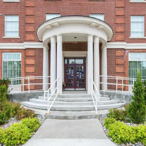 The Champlain Waterfront Hotel, an Ascend Collection Hotel, hotel v destinaci Orillia