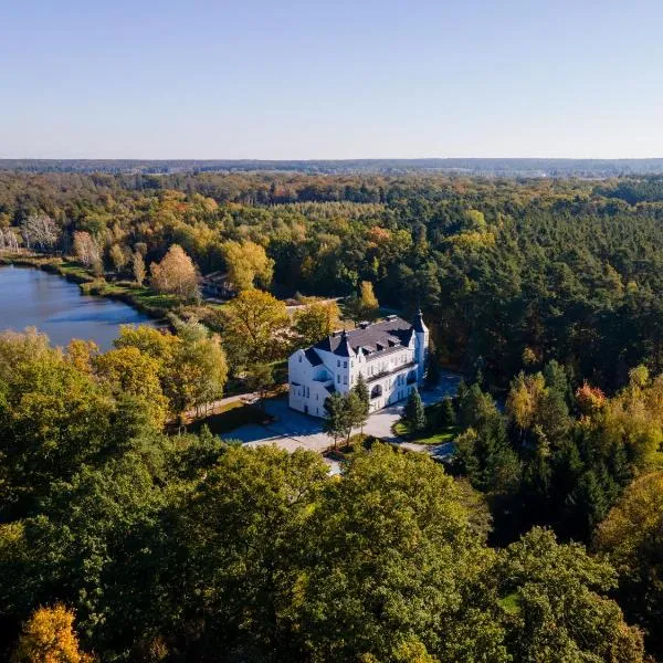 Castle Lakes - Apartamenty, hotel in Legnica