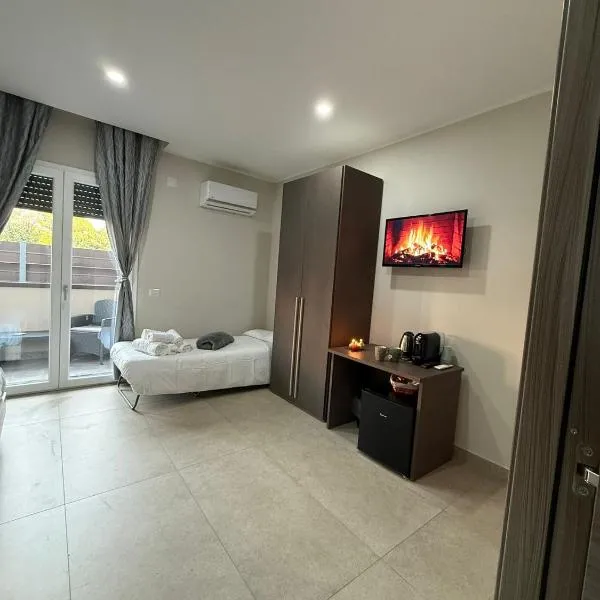 Coast To Coast - Rooms & Pool! Camere moderne e piscina, hotel v destinaci Sant'Egidio del Monte Albino
