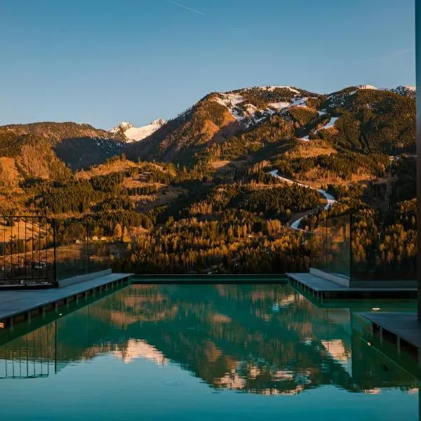 La Roccia Wellness Hotel, hôtel à Cavalese