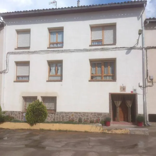 Casa Rural Apartamento Sol ideal para familias, Hotel in Munébrega