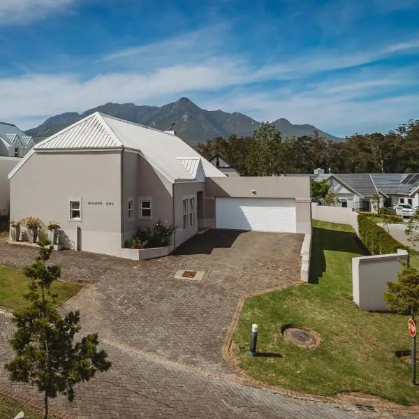 Manor One Kingswood Golf Estate、ジョージのホテル