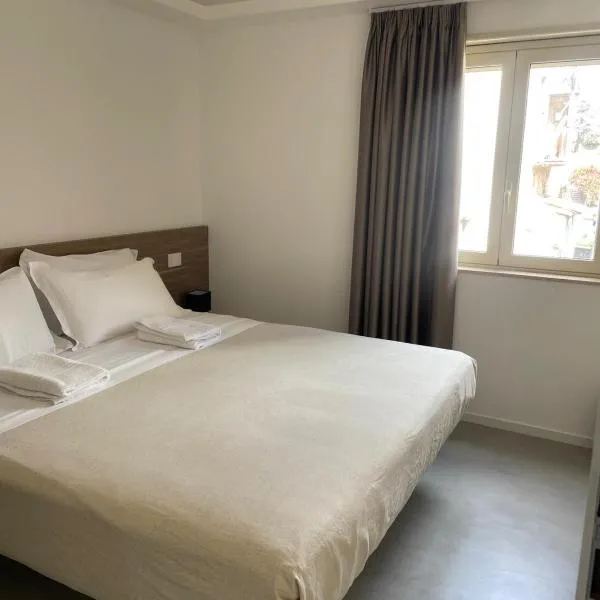 El Concept Room, hotell sihtkohas Brolo