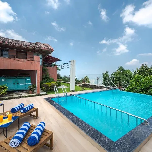 SaffronStays Aurelia, Panchgani - Balinese villa with breathtaking valley views, hotel in Panchgani