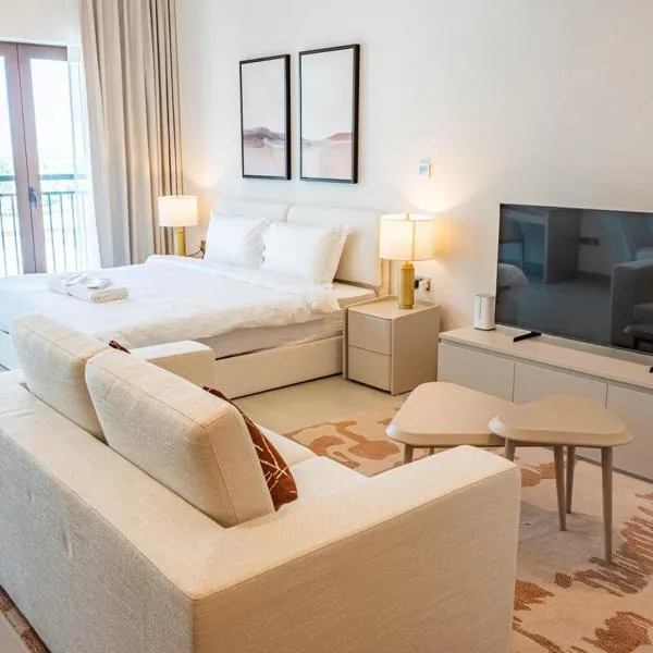 F1 Lovers Escape Yas Golf Studio Near Yas Marina Circuit, hotel v destinaci Abu Dhabi