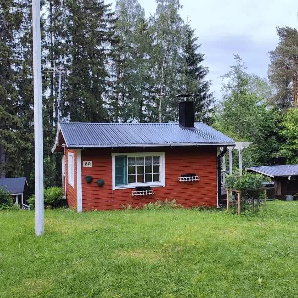 Three cozy cottages, sauna and hot tub – hotel w mieście Lohja