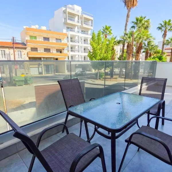 Pool Citylux Apartment, hotel en Lárnaca