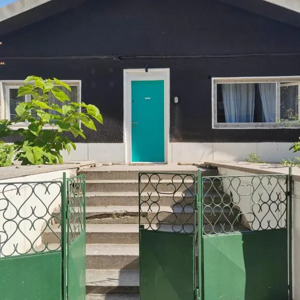 Central houses budget friendly, hotel di Bucharest