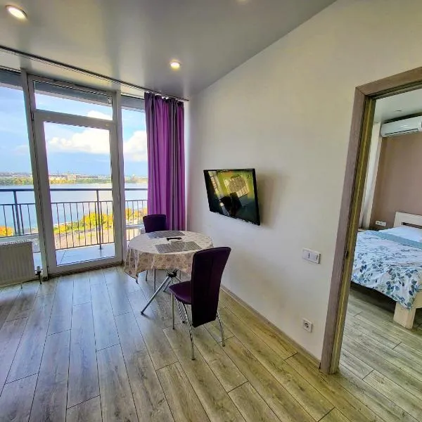 Апартаменты Sky в Мост Сити, 2 комнаты, Вид на реку, Балкон, Новый дом, hotel in Dnipro