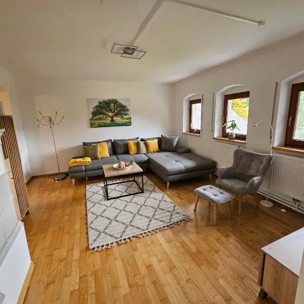 Ferienwohnung Hüttenbauer, hotel Dorf városában