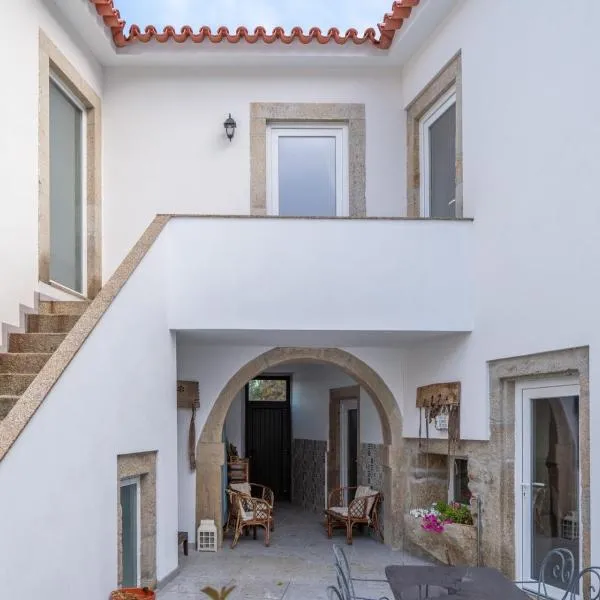 Rustic & Modern Stone House by Host Wise, hotel in Pedroso