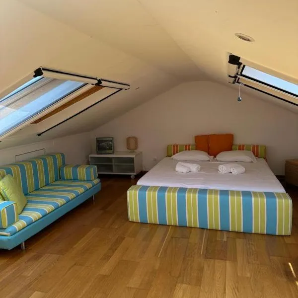 Quinta do Cutato - Beatriz Guest House - Sotão, hotel i Santo Estêvão