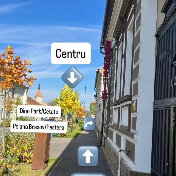 Cetățuia - Ultra-Central Râșnov Stay - Parking and Nature Close to Bran, Dino Parc and More: Rîşnov şehrinde bir otel