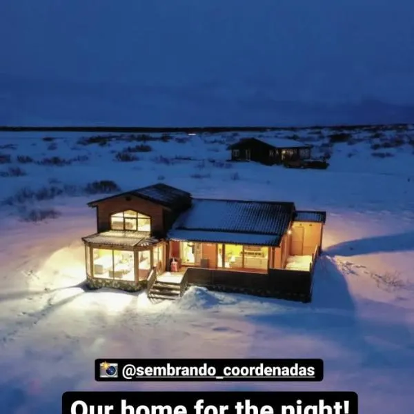 Large luxury Cabin On The Golden Circle Next To Kerið The Crater., hotel v destinaci Selfoss