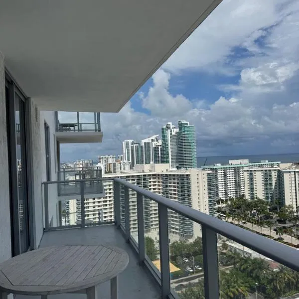 Luxury 2 bedroom with ocean view, hotel in Hollywood