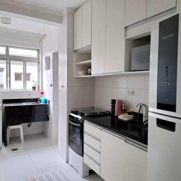 Apartamento com Suite Praia da Enseada Dois Quartos - Foto 4