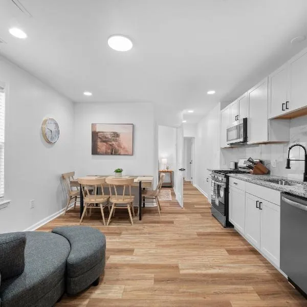Central Lawrenceville 2 Spacious and Stylish Two Bedroom Apartment with Free Street Parking, hotel en Pittsburgh