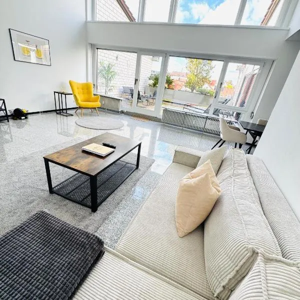 NIRO I Design Penthouse Apartment, Dachterrasse、ヴァインハイムのホテル