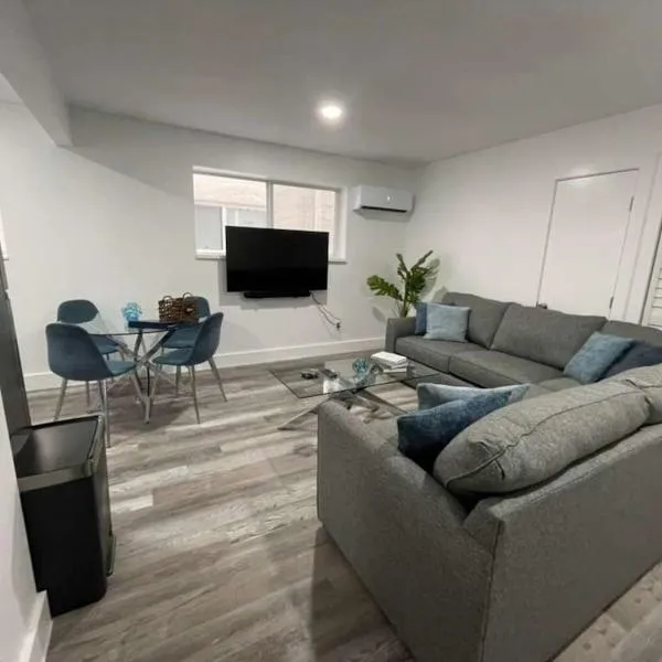 KING OF MIAMI - 1 mile from Brickell 2BD Apartment!, hotel di Miami