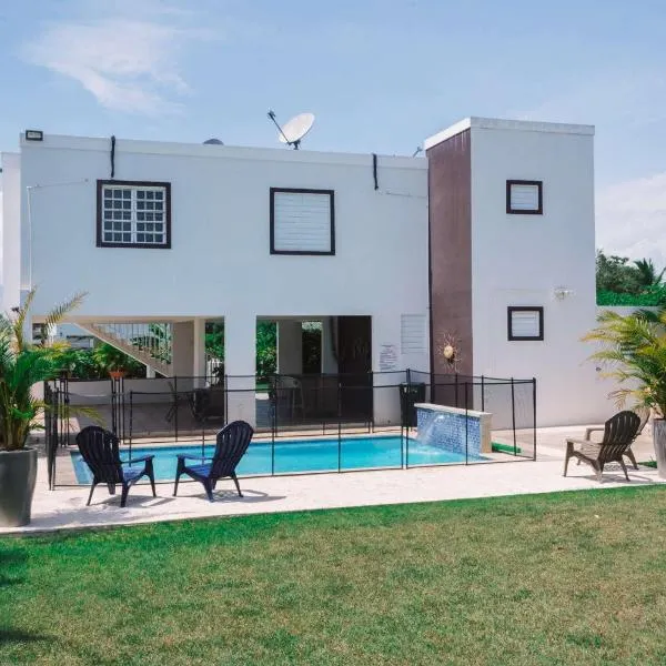 Private Pool Home Beach 15 min Drive, hotel din Cabo Rojo