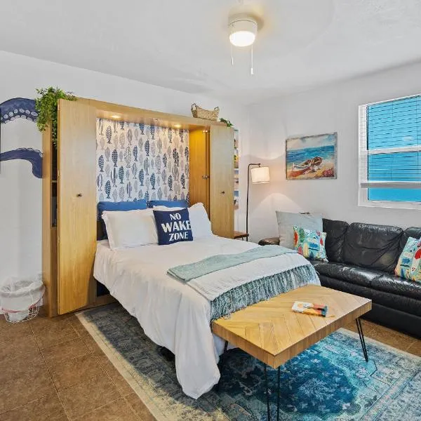 NSB Beachside! A few January days available!, khách sạn ở New Smyrna Beach