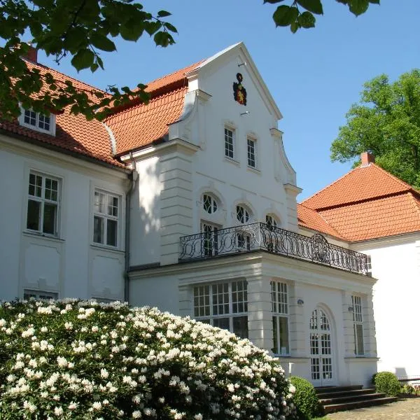 Schloss Badow, hotel in Badow