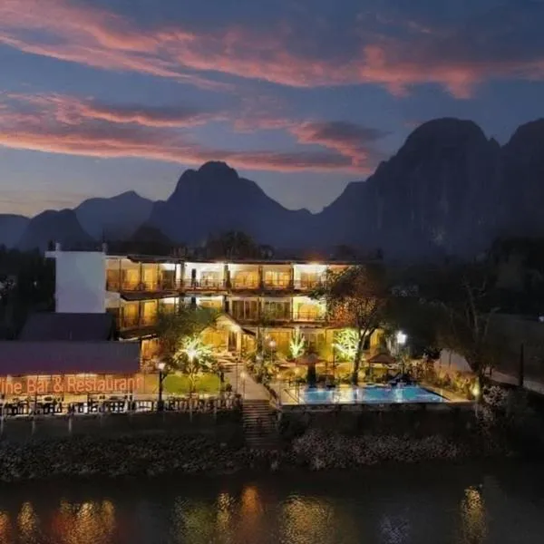 Intimate Riverside Resort Vang Vieng, hotel en Vang Vieng