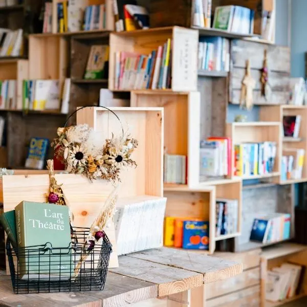 The Book Lounge Hotel Kani, hotel em Kani